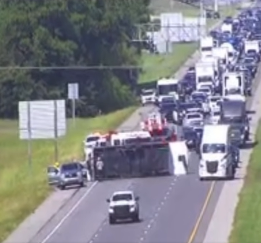 St. Tammany fire investigating overturned camper on I-10