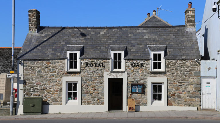Wales' Charming Coastal Town Surrounded By A National Park Is An ...