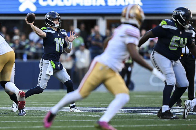 Four big mistakes early subvert Seahawks' rally late in 32-29 loss to 49ers