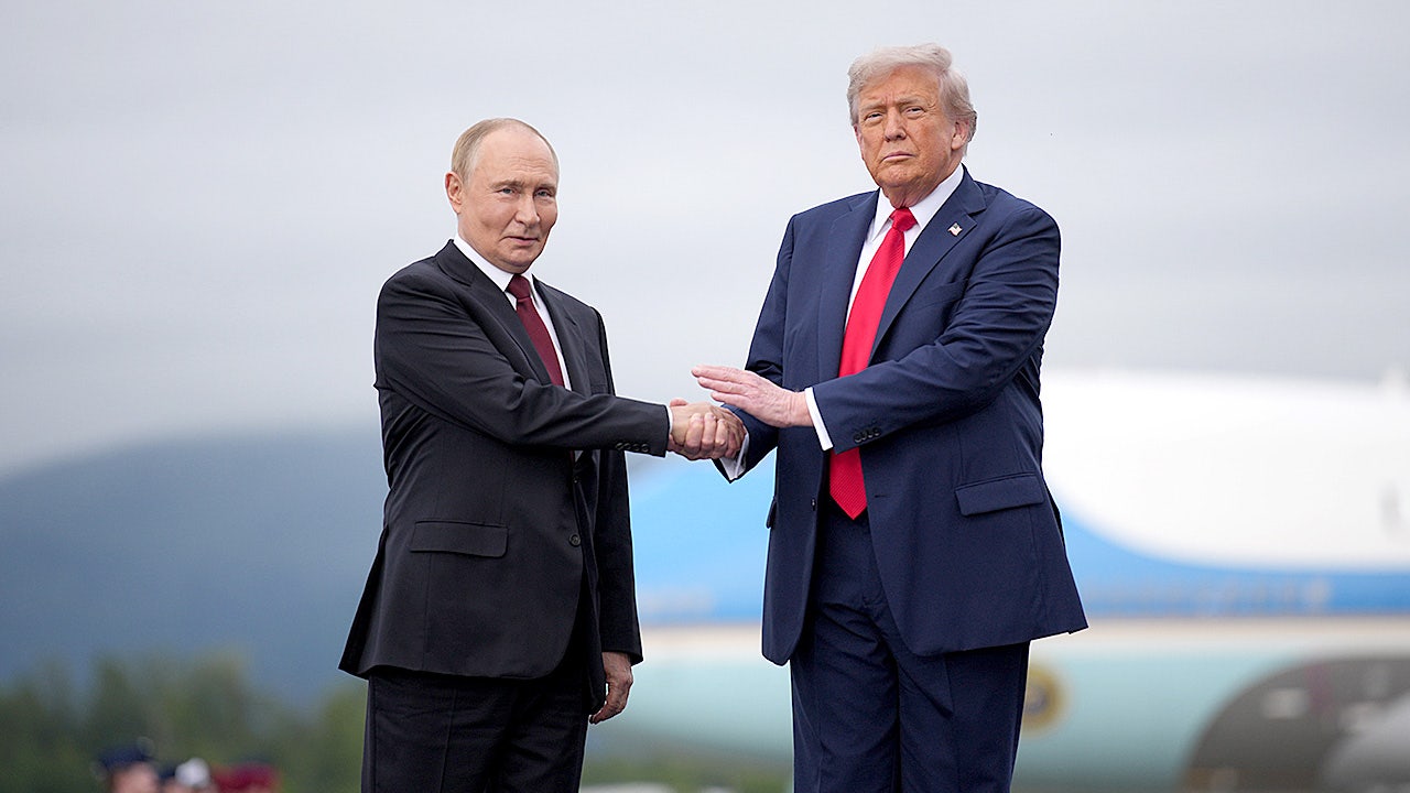 Trump Russia deal could fuel Putin's war, ex-NATO commander warns as ...