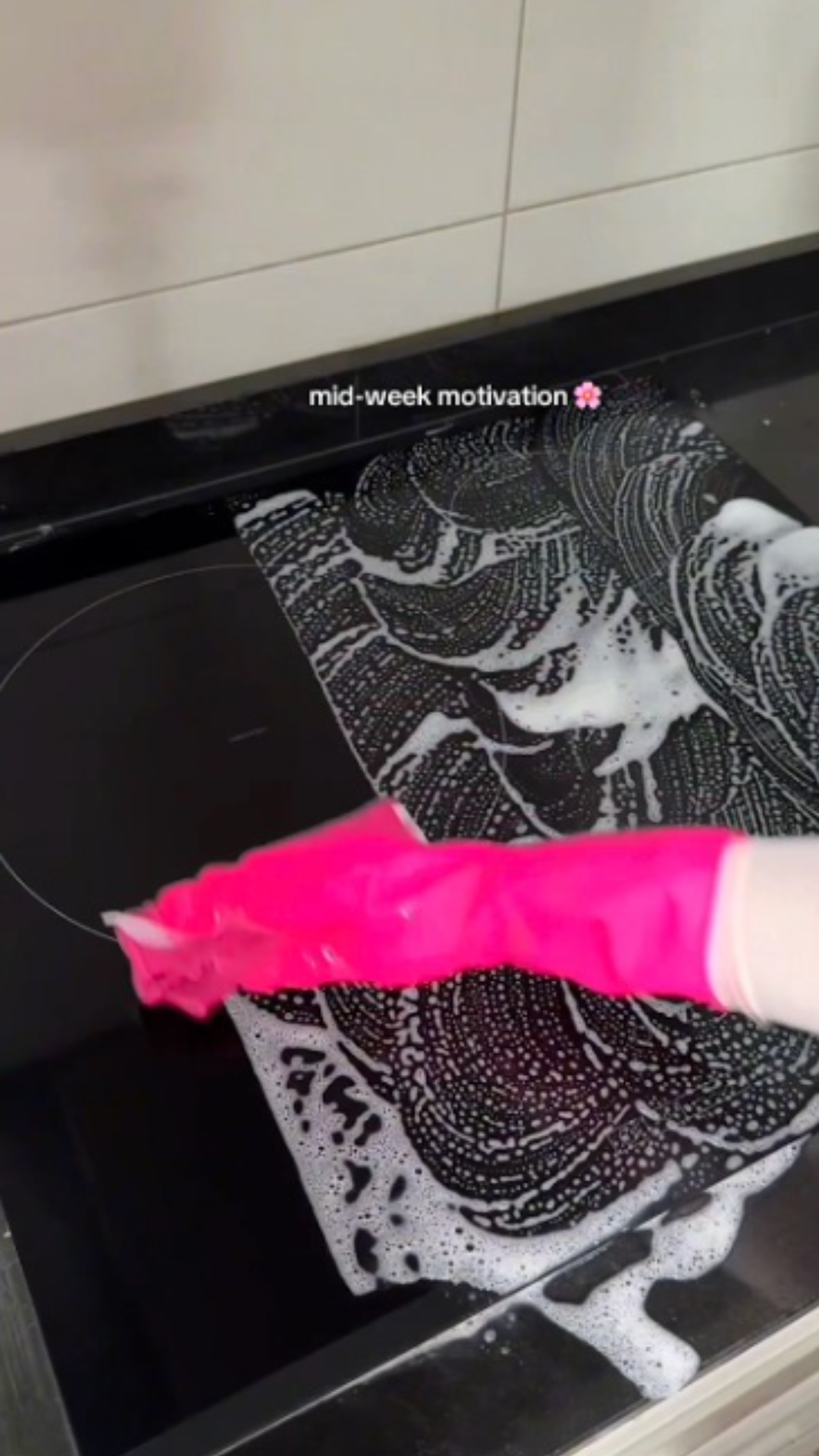 Struggling to clean? Easy midweek motivation tips that help