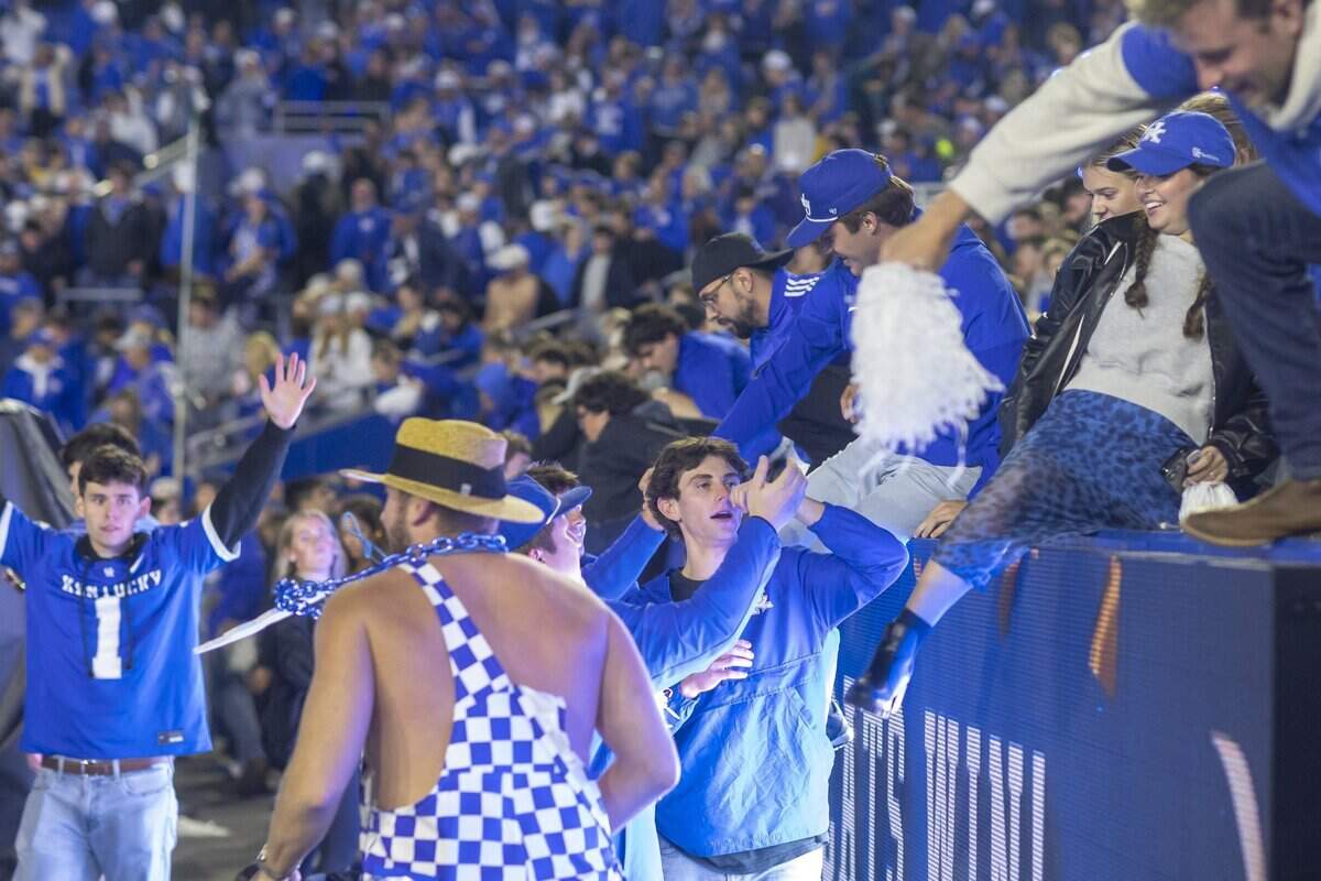 Kentucky must pay LSU $500,000 fine after storming the field in ...