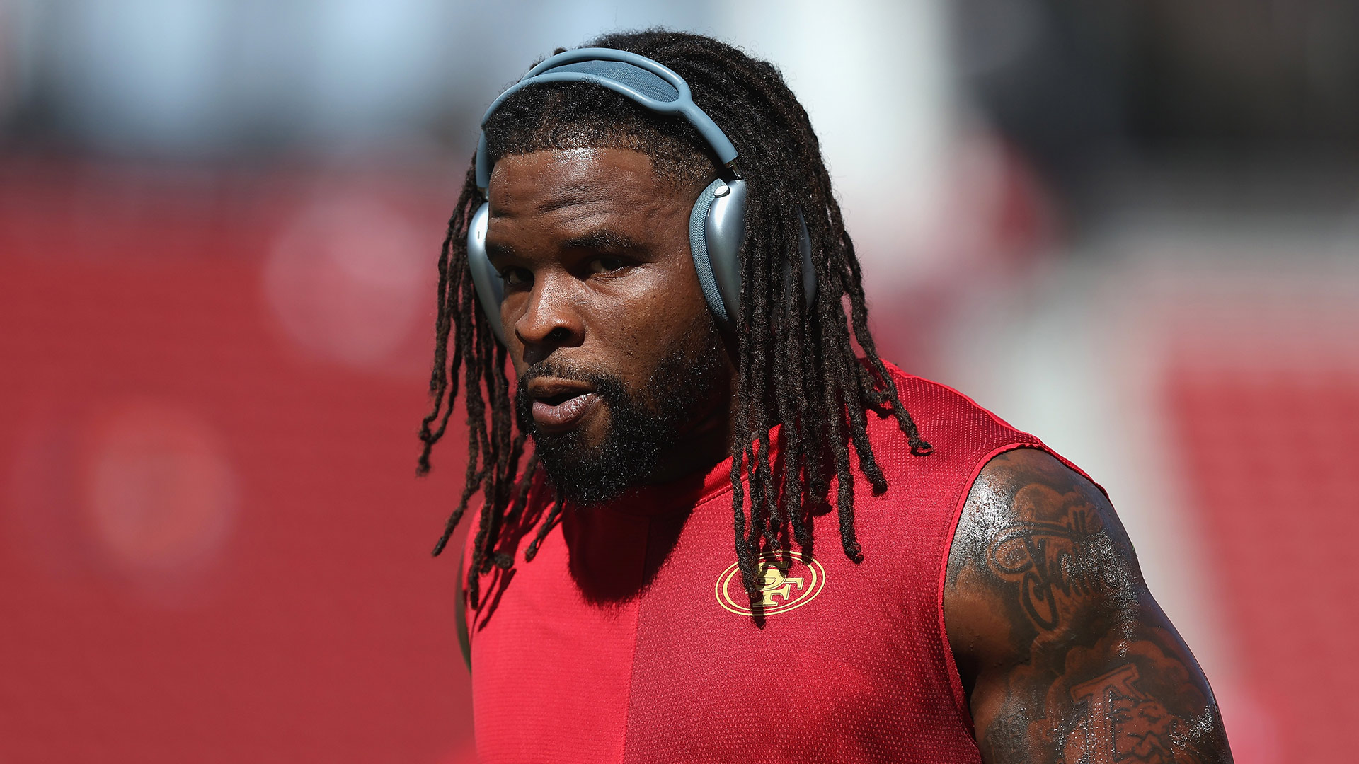 49ers' LB Dre Greenlaw ejected after headbutting Seahawks' Ernest Jones IV