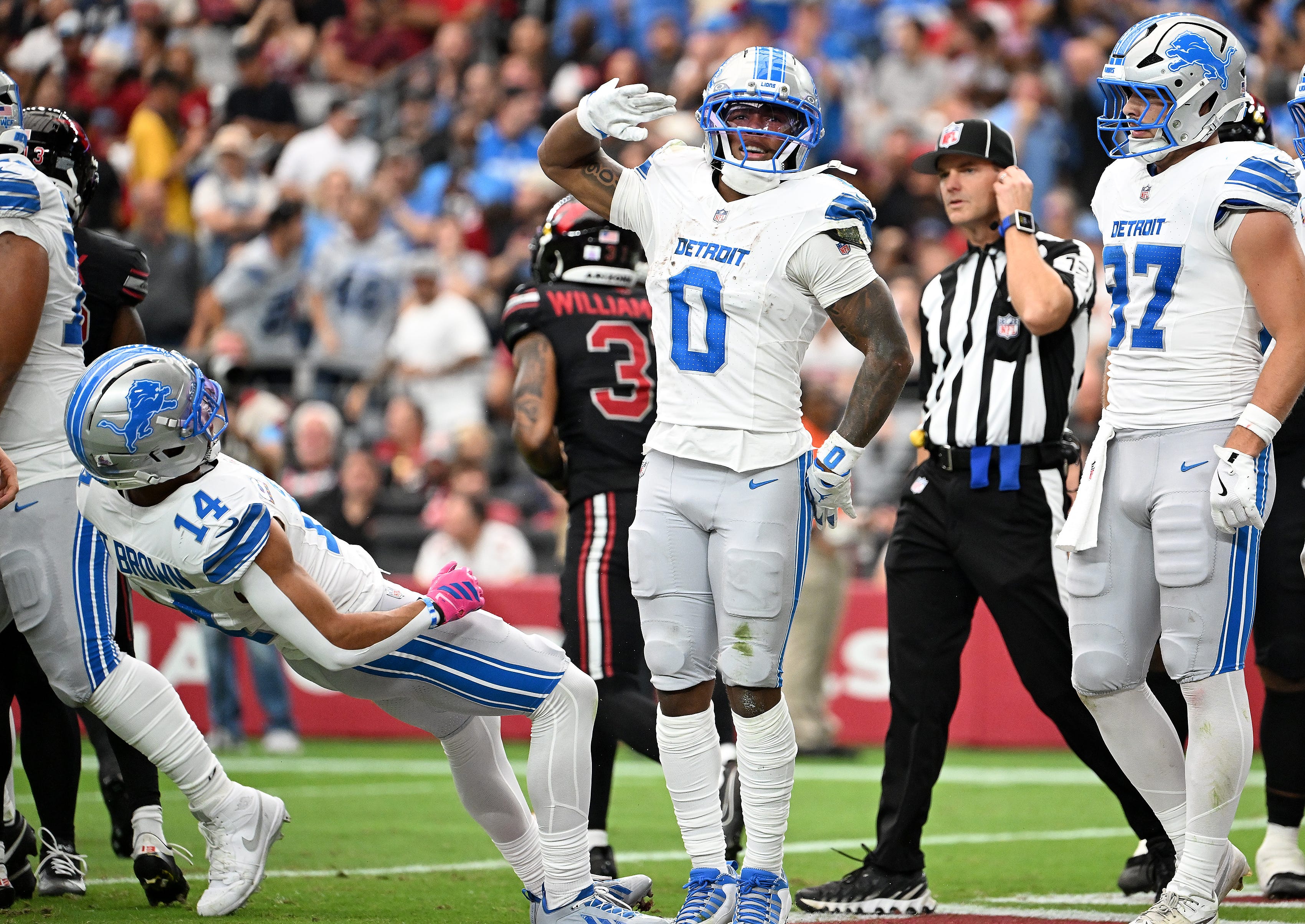 Lions dominate Cardinals in 45-21 victory: Recap