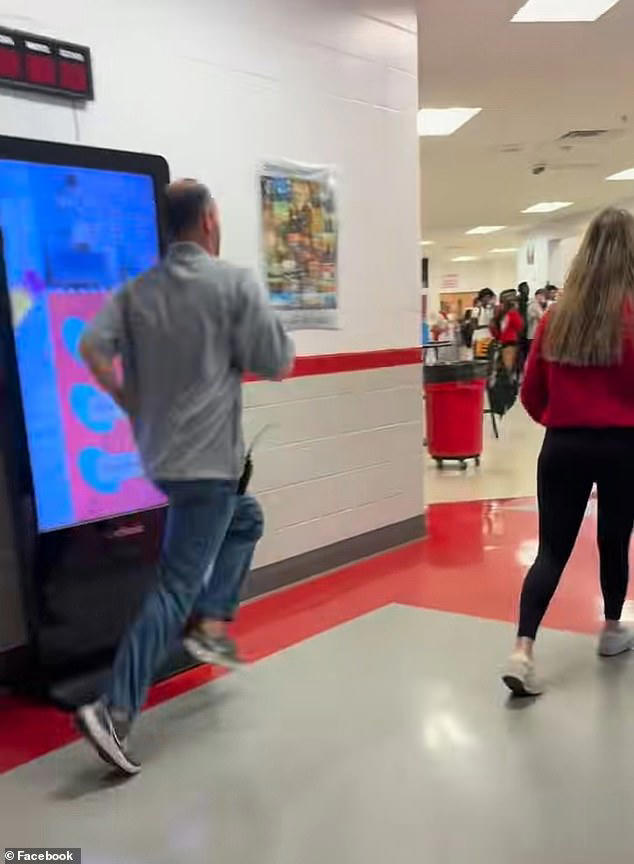 Hilarious moment schoolkids stage a fight to bait their principal into ...