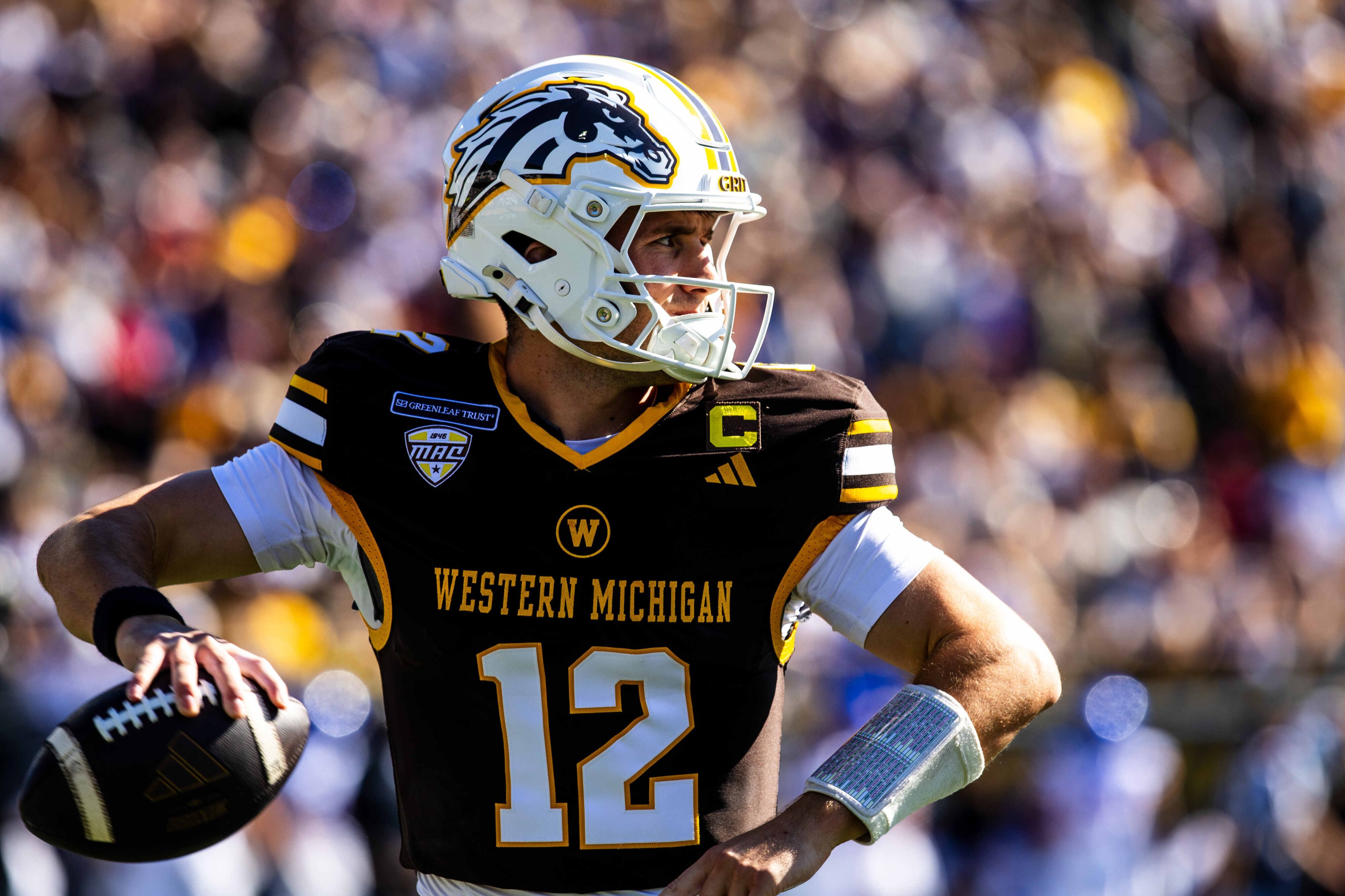 Western Michigan stays perfect in MAC play behind Broc Lowry’s career 4 ...