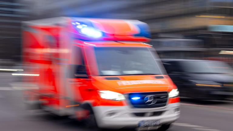 Warstein in NRW: Frau prallt beim Bungee-Jumping gegen Felswand und stirbt