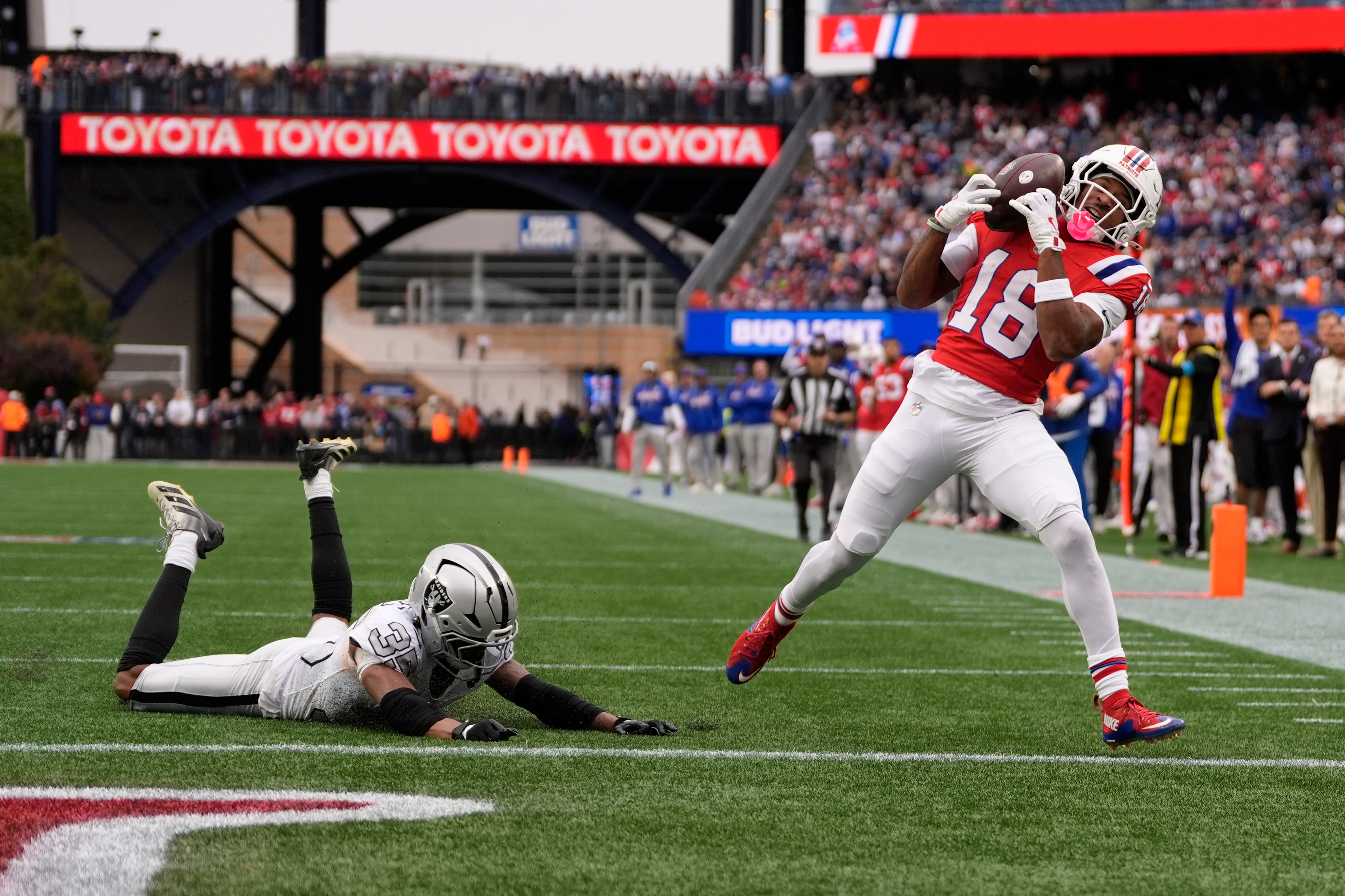 Drake Maye accounts for 5 TDs as Patriots roll past Raiders 45-17