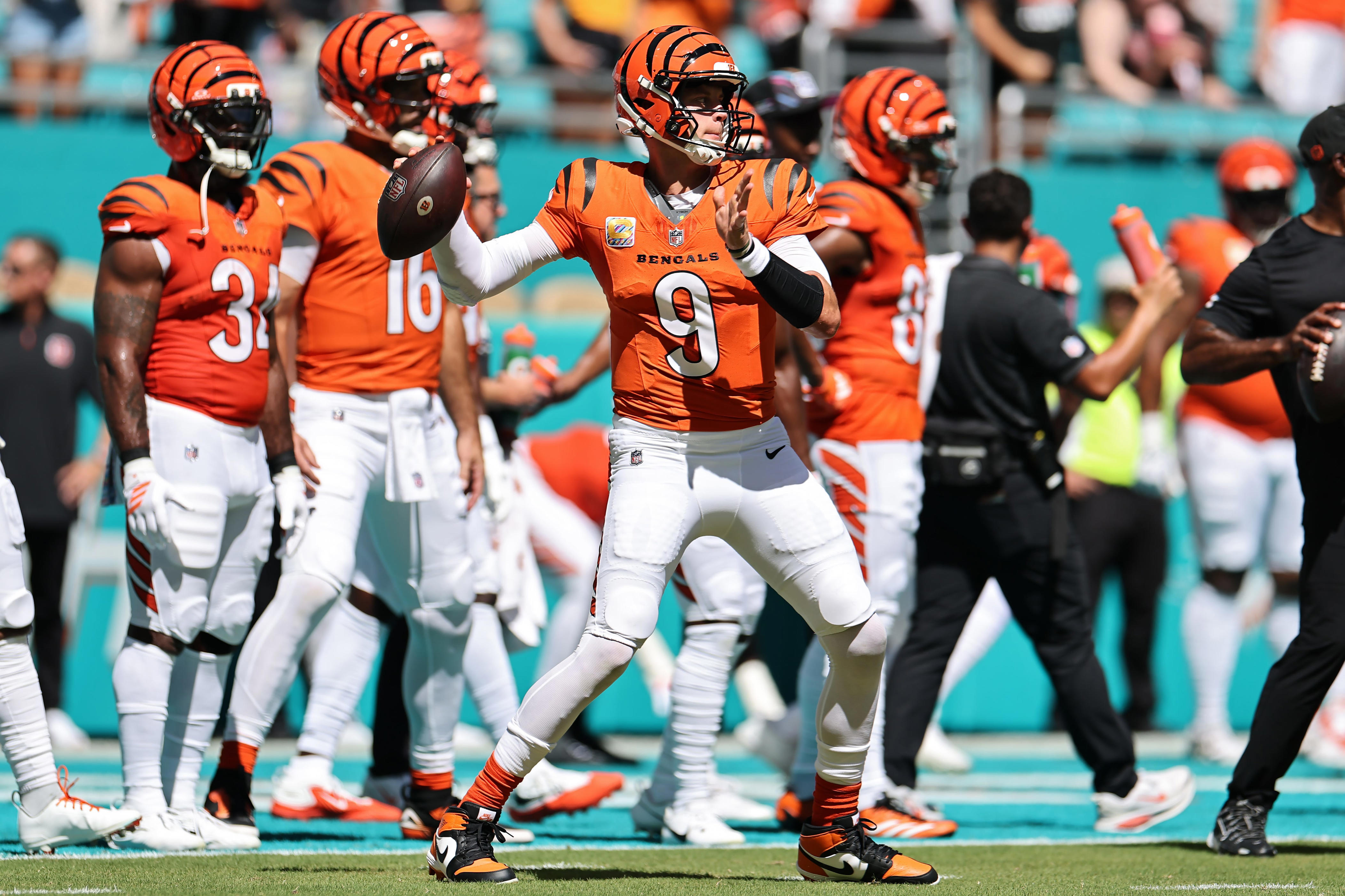 Joe Burrow tosses four TDs in Week 5