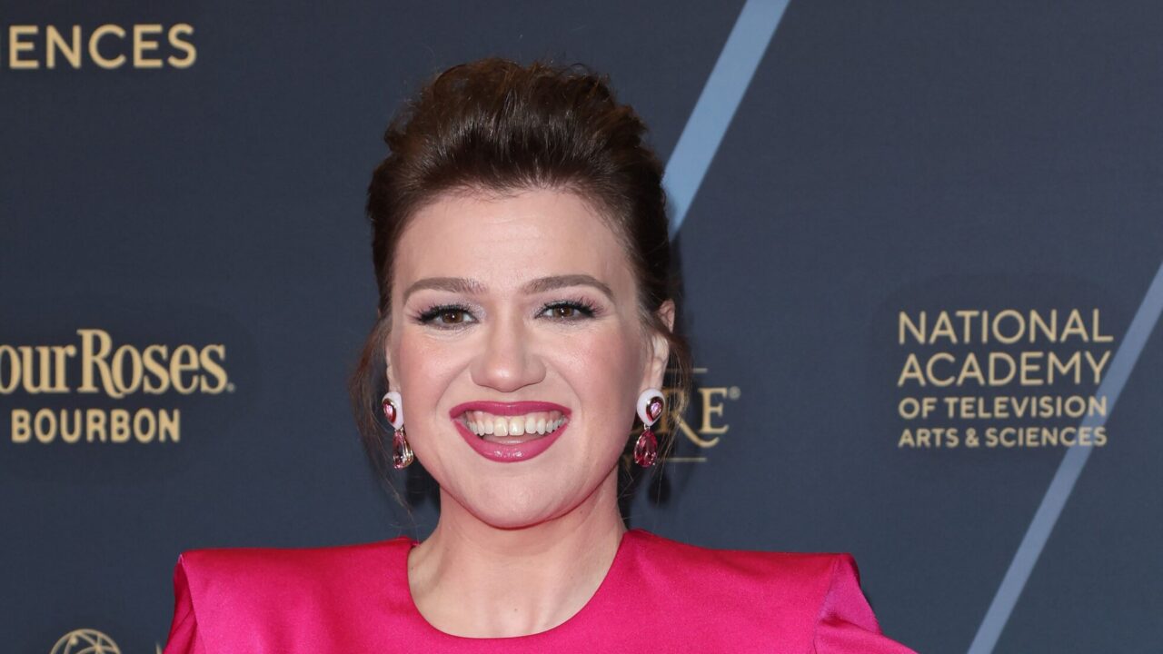 Kelly Clarkson’s overseas dispute over $200K Jane Austen ring revisited ...