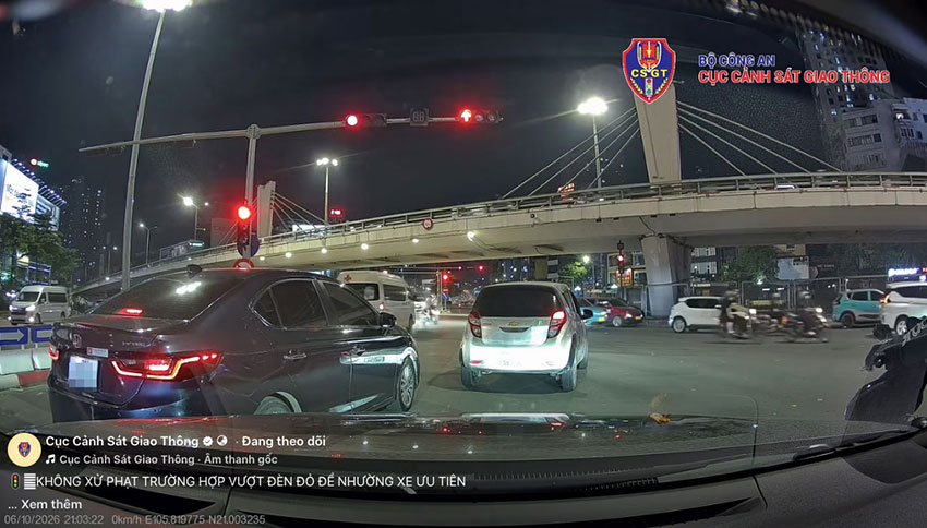 Cục Cảnh sát giao thông nói về việc không xử lý ôtô vượt đèn đỏ để nhường xe ưu tiên