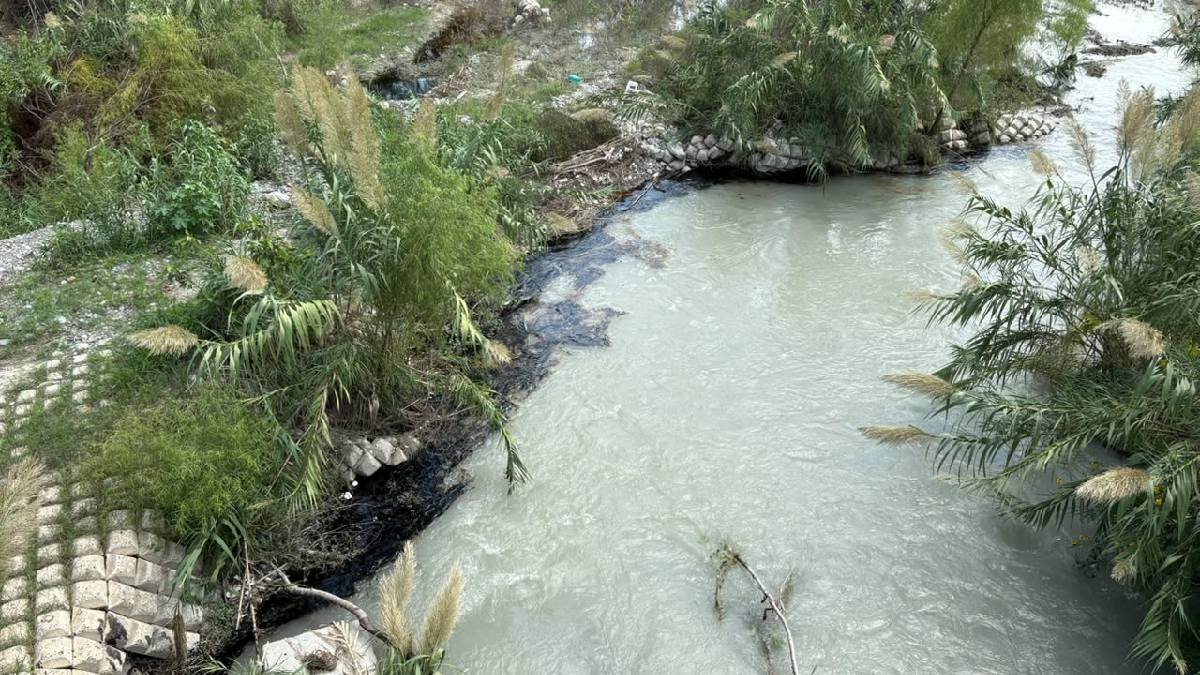 Fuga en ducto de Pemex causa derrame de combustible en río Pilón en ...