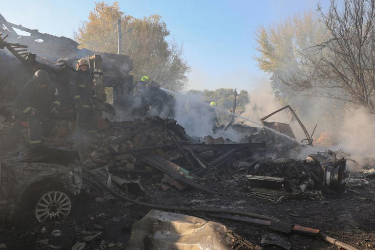 Russian attacks kill six people in two Ukrainian cities