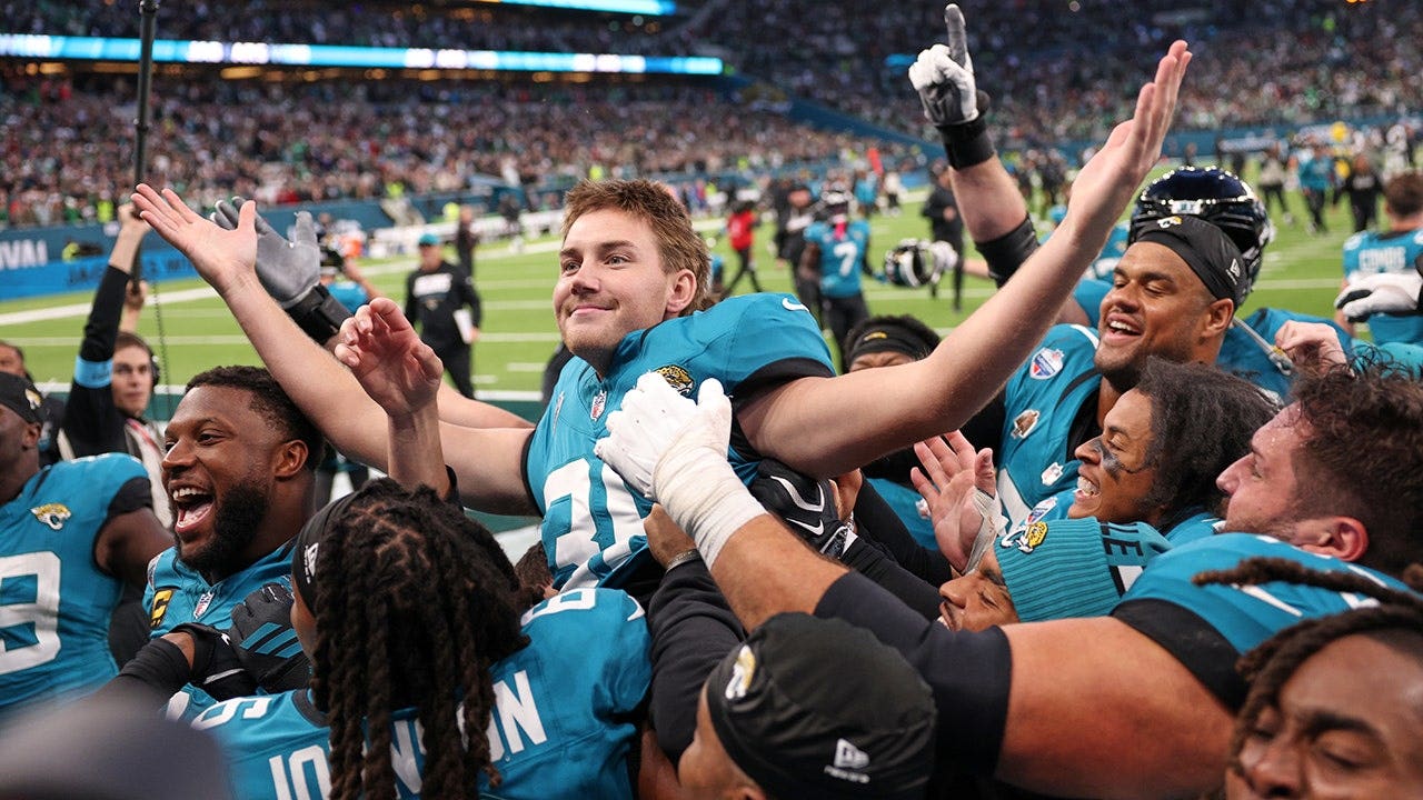 Jaguars kicker sticks it to Eagles fans after nailing game-winning 57 ...