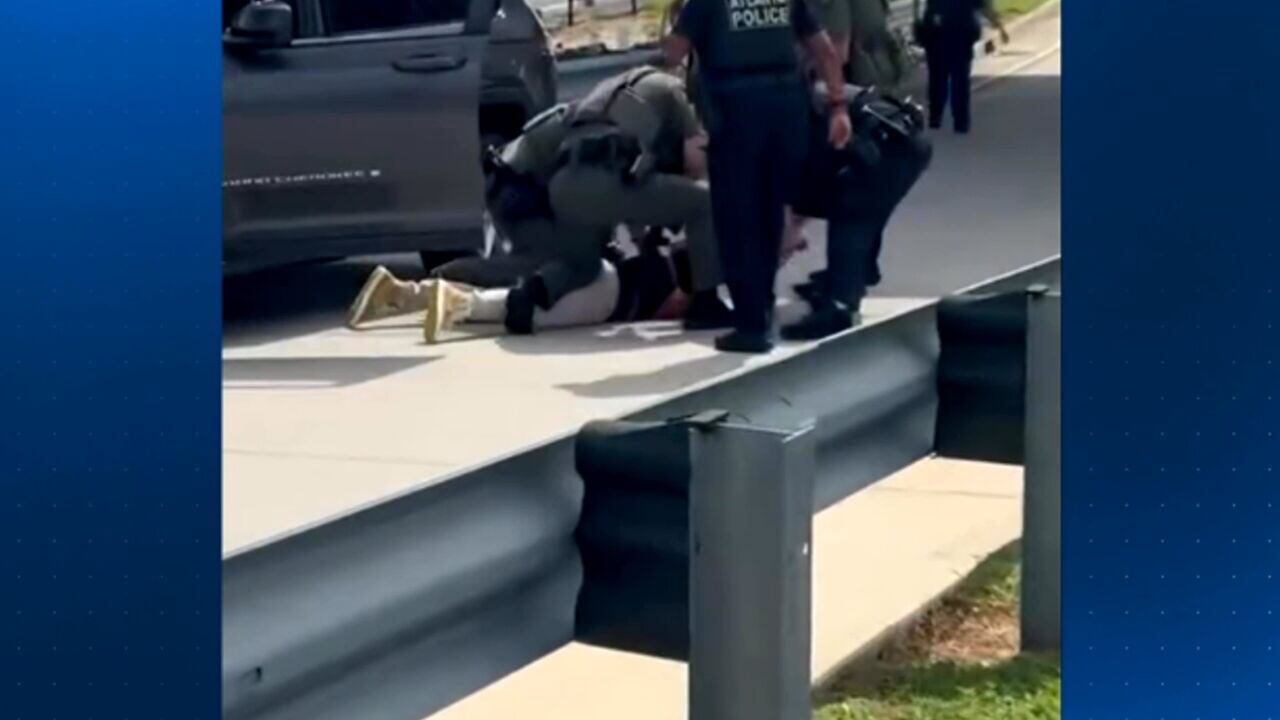 Machete-wielding man tries to steal man's car at Atlanta airport, police say