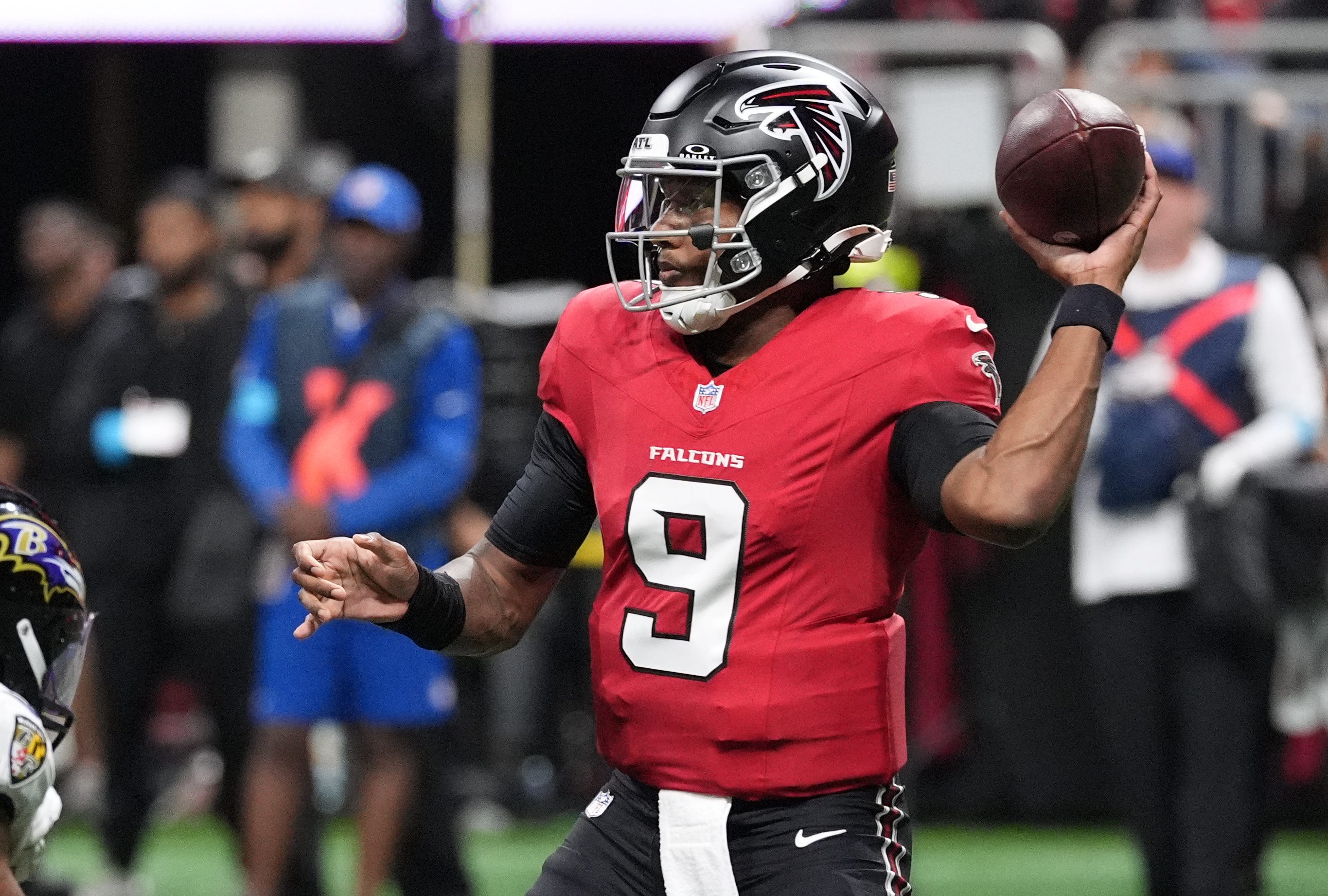 Michael Penix Jr. tosses three TDs in Week 6 vs. Bears