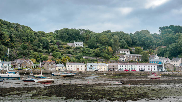 Wales' Charming Coastal Town Surrounded By A National Park Is An ...