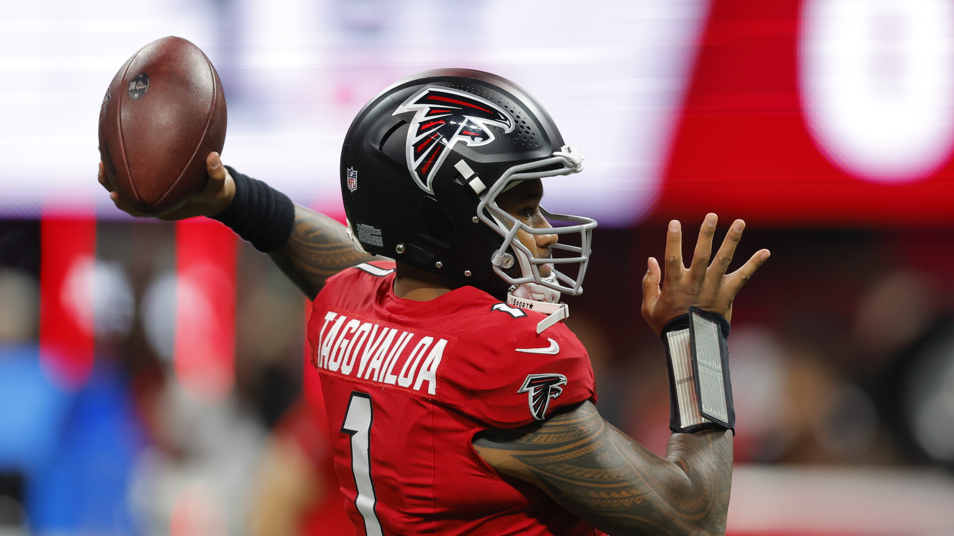 Tua Tagovailoa replaces injured Michael Penix for overtime
