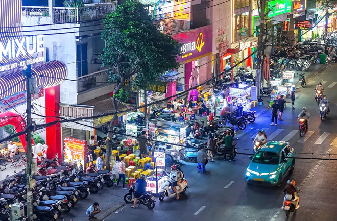 Truy tố 5 cộng tác viên tổ trật tự đô thị phường thu tiền bảo kê lấn chiếm vỉa hè