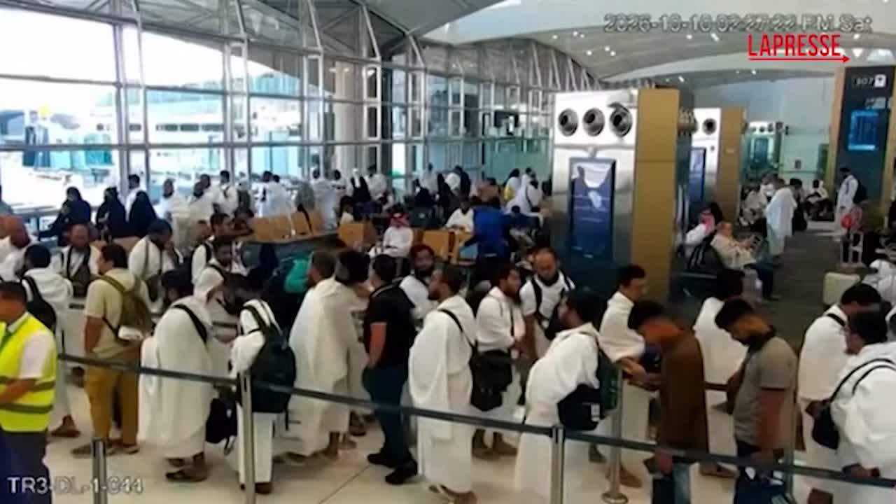 Attacco aeroporto Riad: il momento dell'esplosione nel terminal
