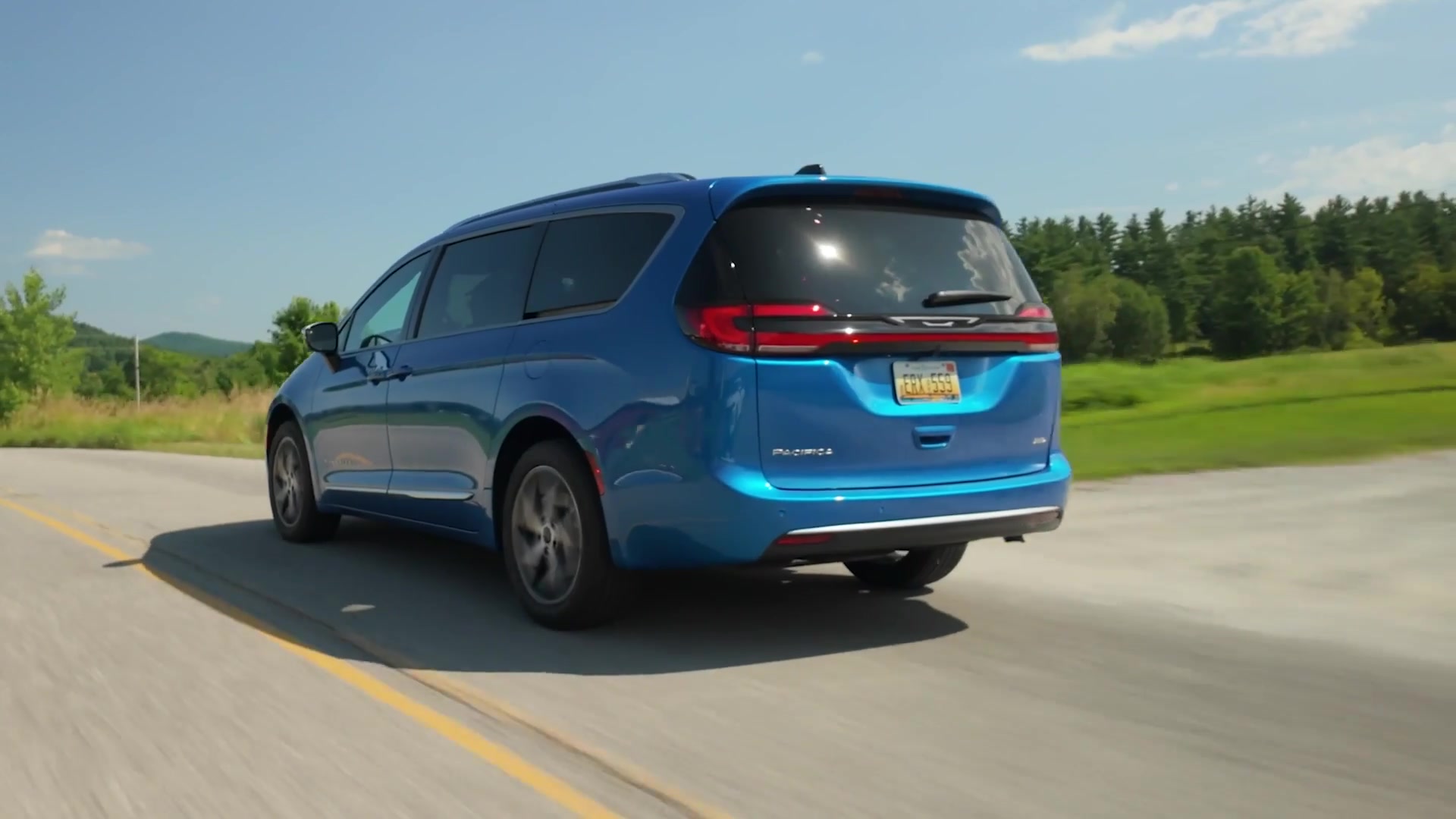 2027 Chrysler Pacifica Pinnacle driving video