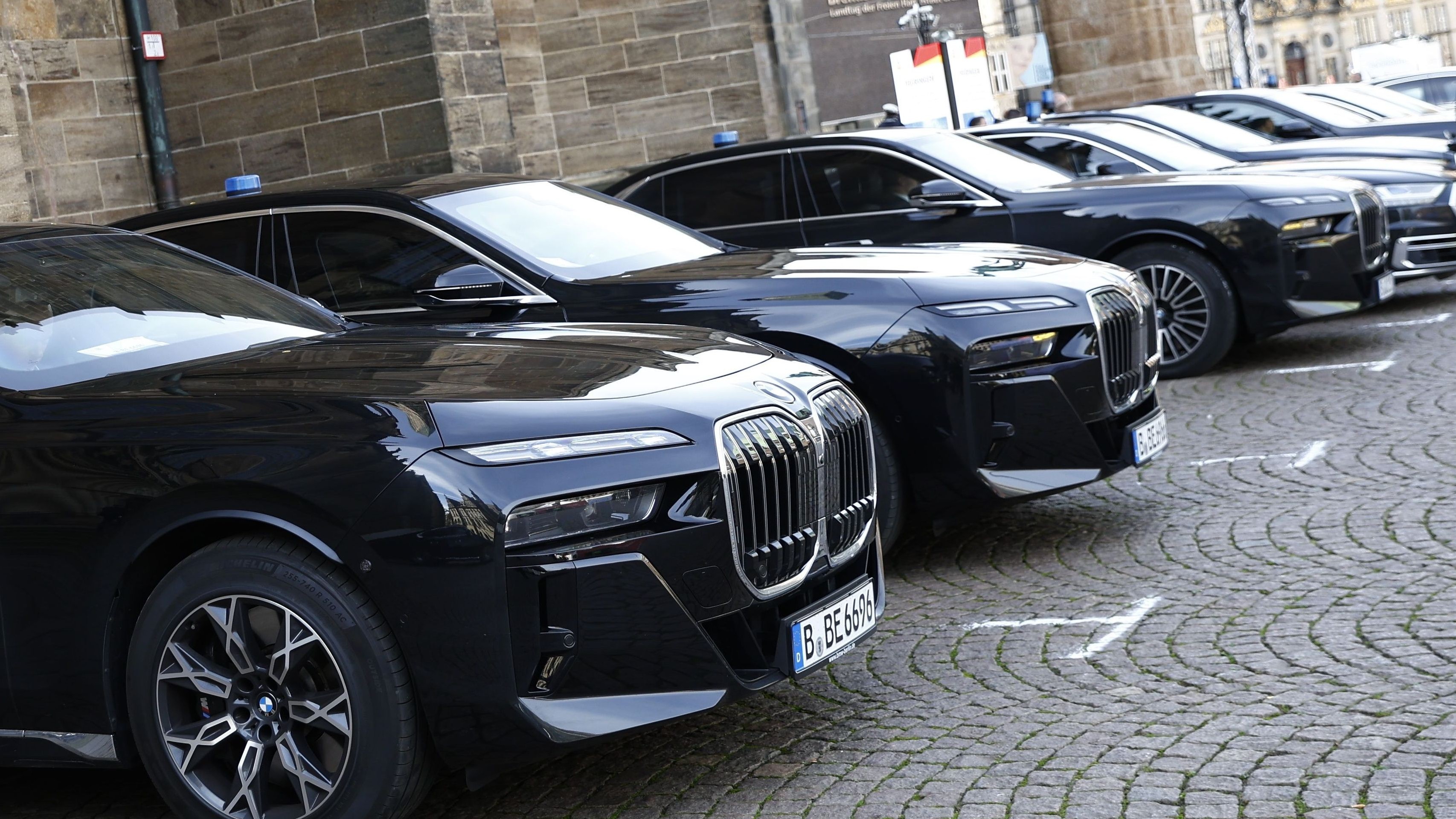 Bmw verweigert AfD-Mann Tobias Rausch ein Auto... dann drohen wütende ...