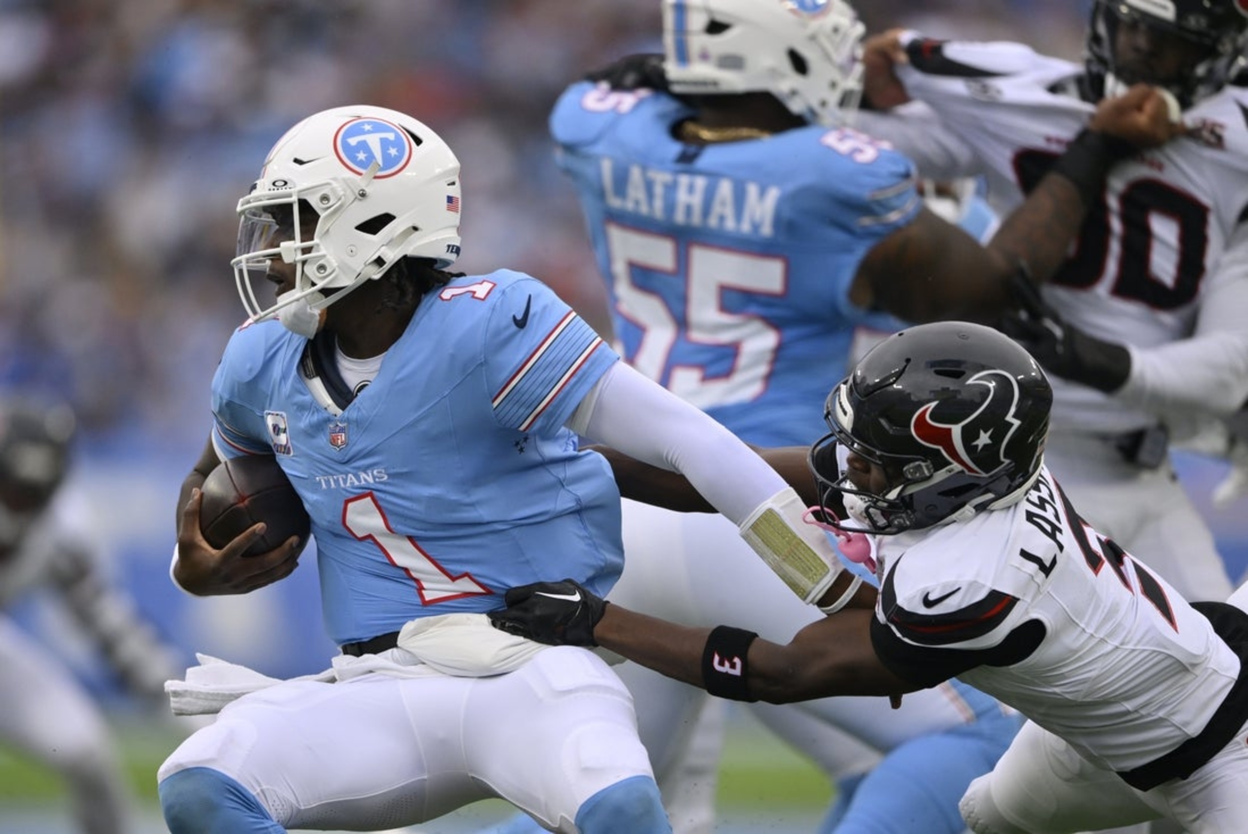 Winless Titans sticking with QB Cam Ward despite being last in points