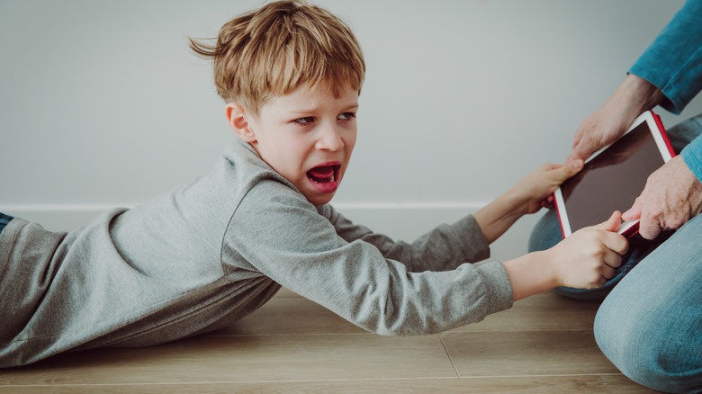 A calmer way to end screen time without the tantrum