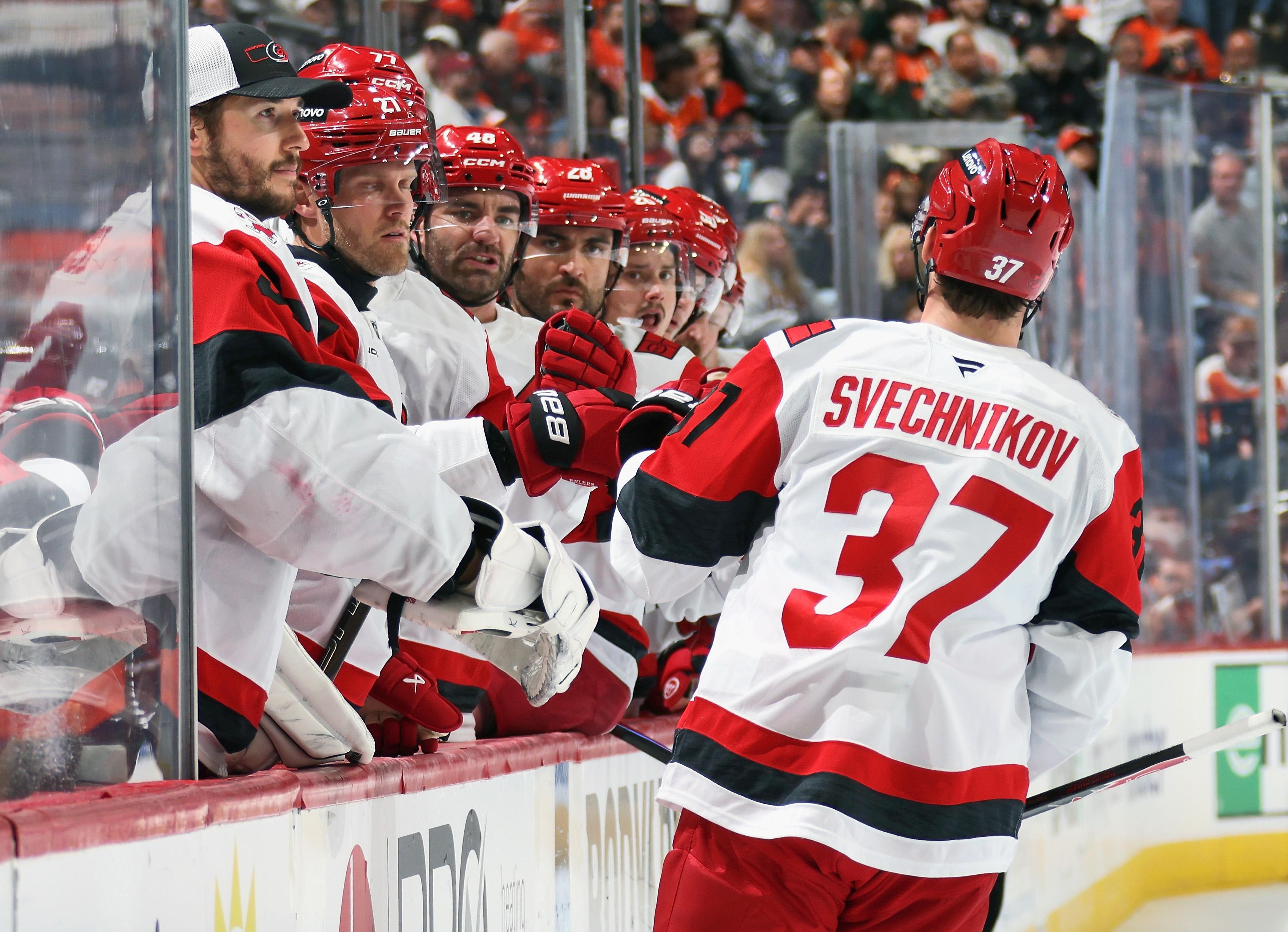 Hurricanes 4, Flyers 1