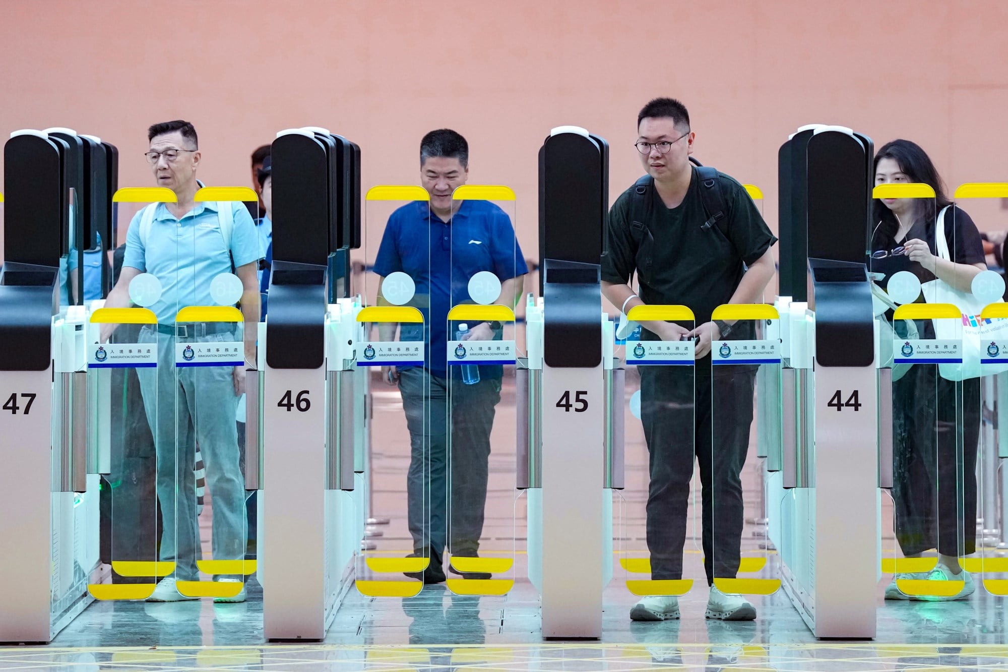 Drivers face longer-than-expected clearance times at revamped Huanggang ...