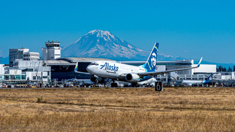 More cargo capacity: Alaska Airlines to retire Boeing 737-700 fleet by ...