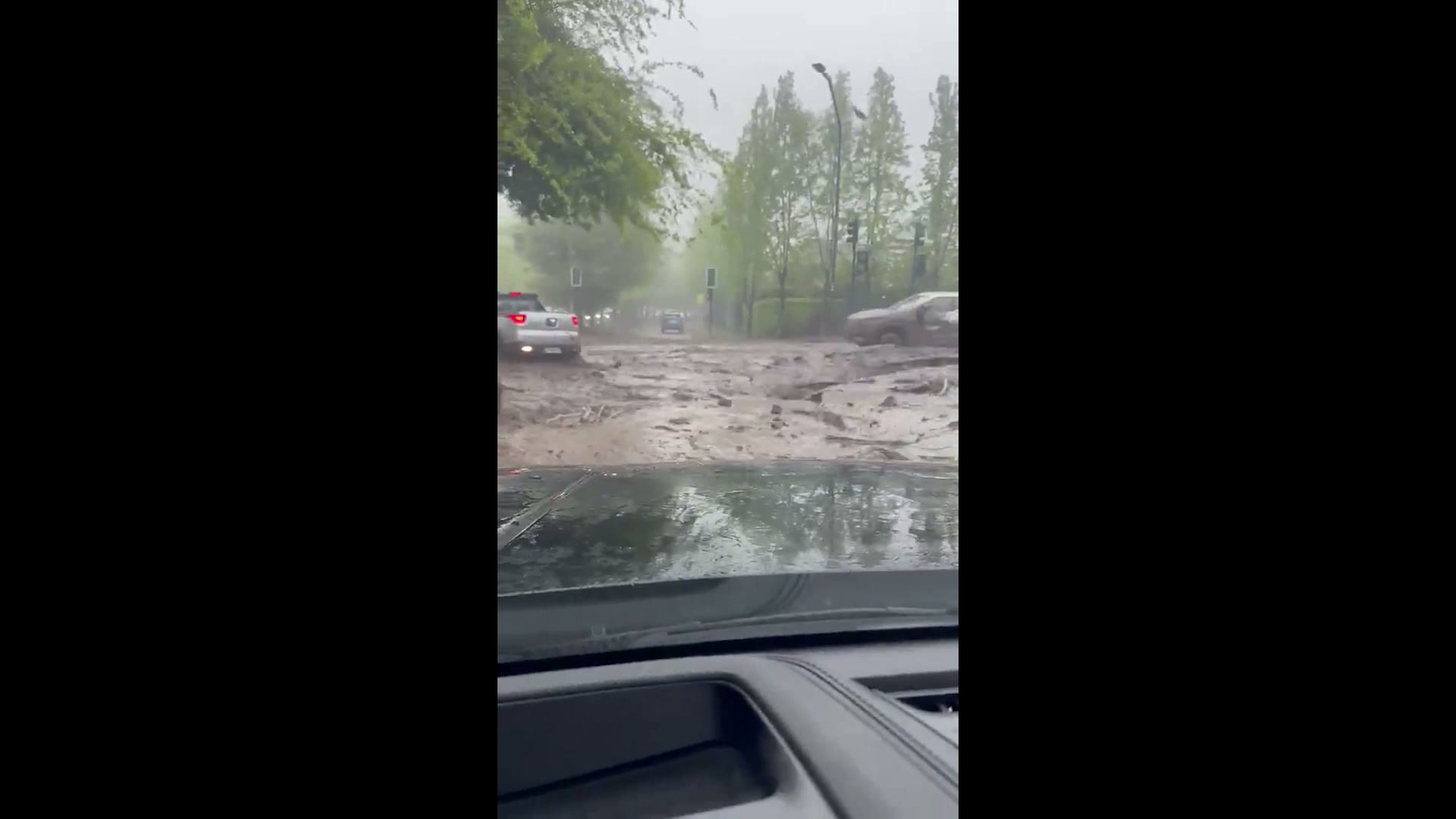 Chile: Torrential Rain Triggers Mudflow in Santiago 5
