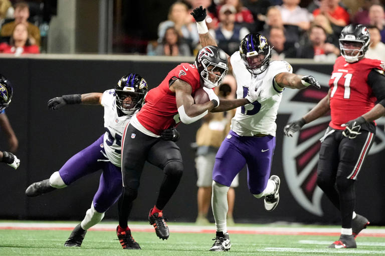 Atlanta Falcons tight end Kyle Pitts Sr. runs from Baltimore Ravens linebacker Mike Green (15) after catching a pass during the first half of an NFL football game, Sunday, Oct. 11, 2026, in Atlanta. (AP Photo/Mike Stewart)