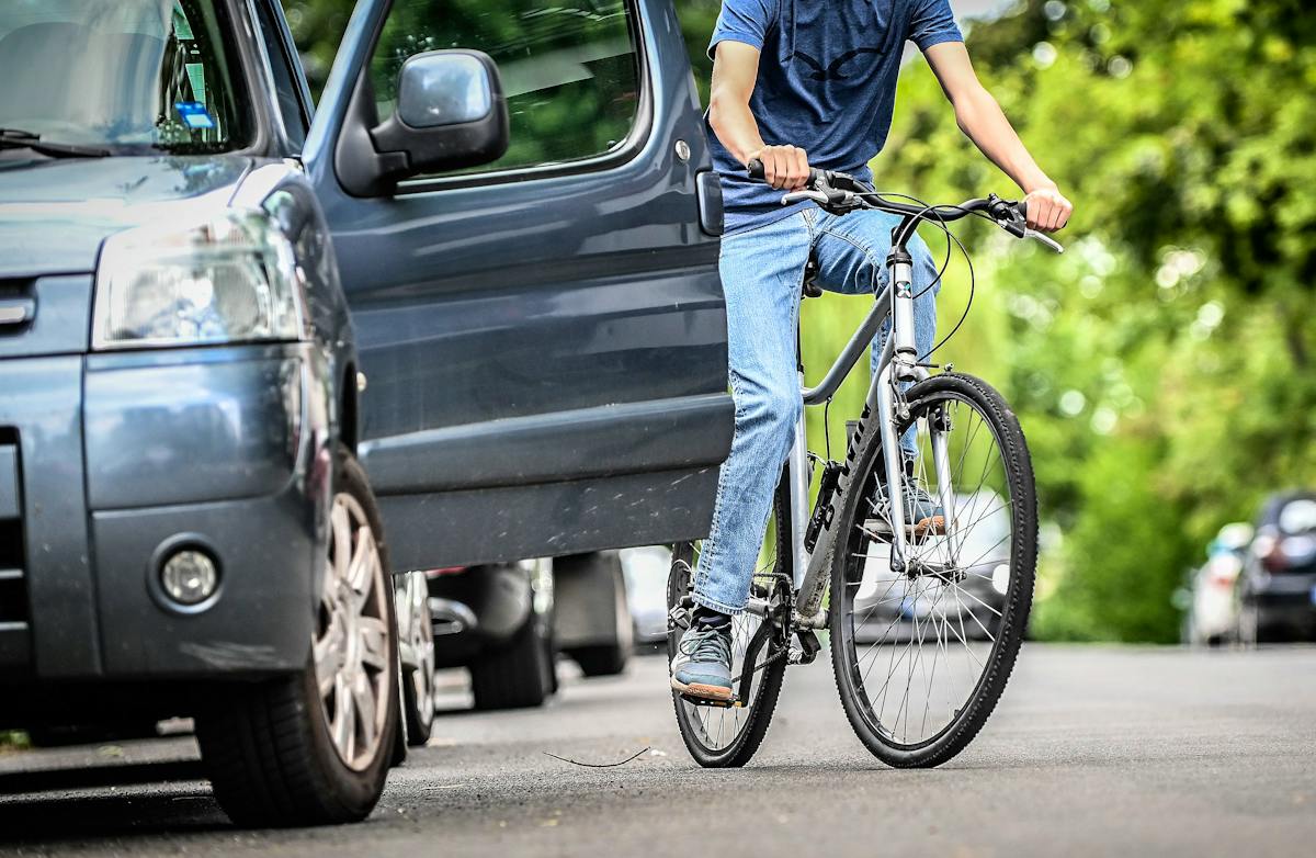 Vélo contre portière: un élu plaide pour la « méthode hollandaise