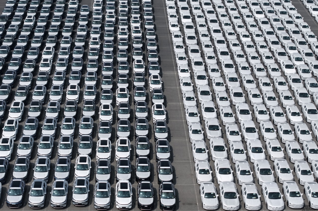 China’s auto sales fall despite traditional peak season
