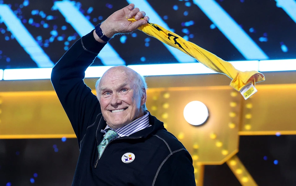 Terry Bradshaw signs Fox extension amid fan criticism