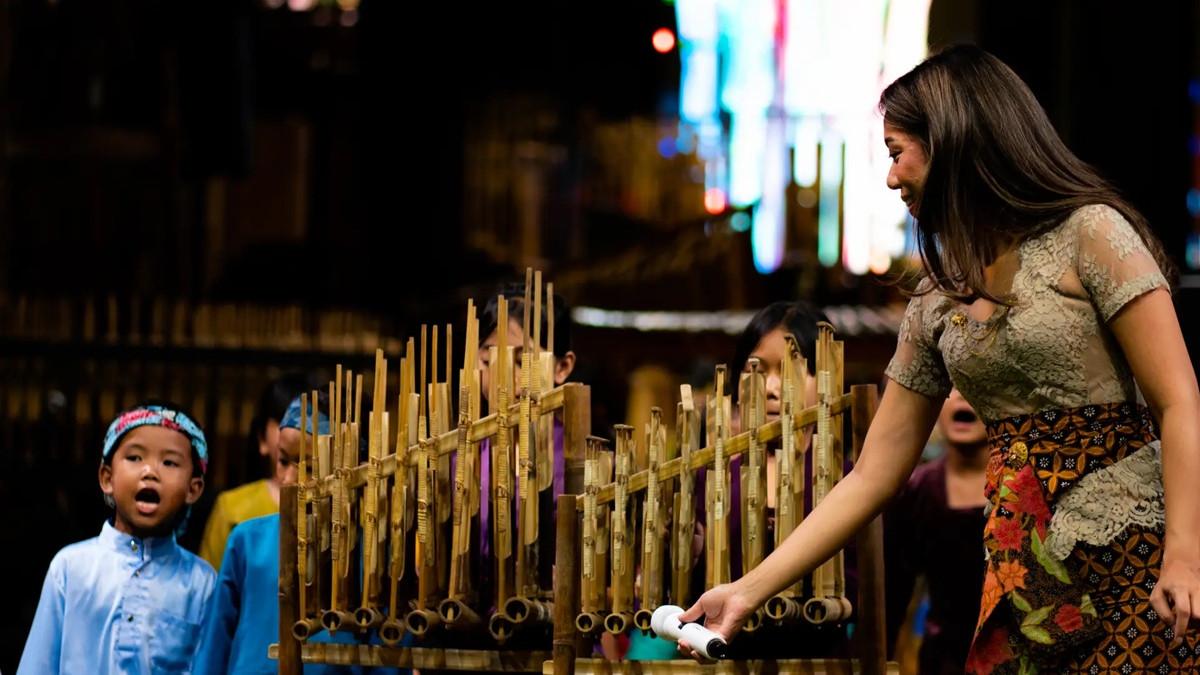 Fasilitas Saung Angklung Udjo Bandung, ada area pertunjukan hingga toko ...