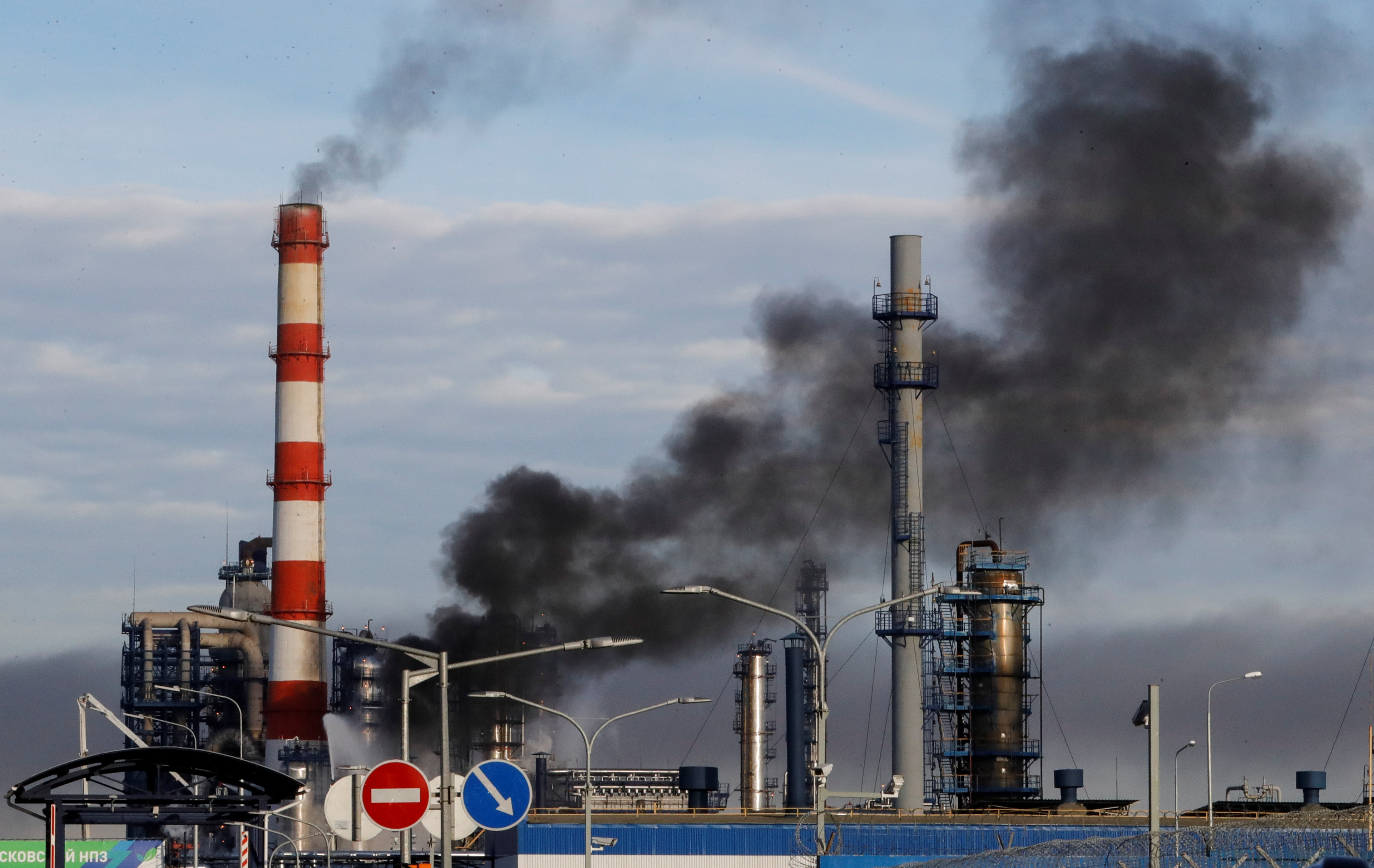 Energy ceasefire: What's behind Trump's love-hate ties to Russian oil?