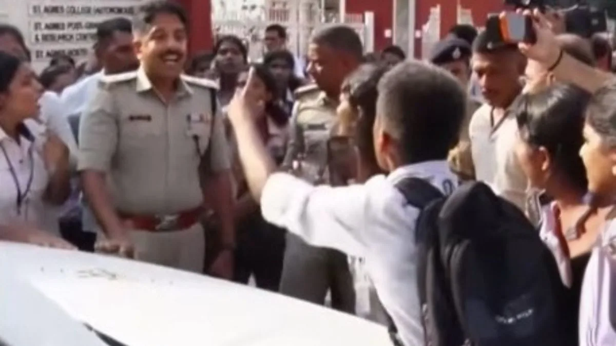 Karnataka: Protest against exams during Dasara holidays in Mangaluru ...