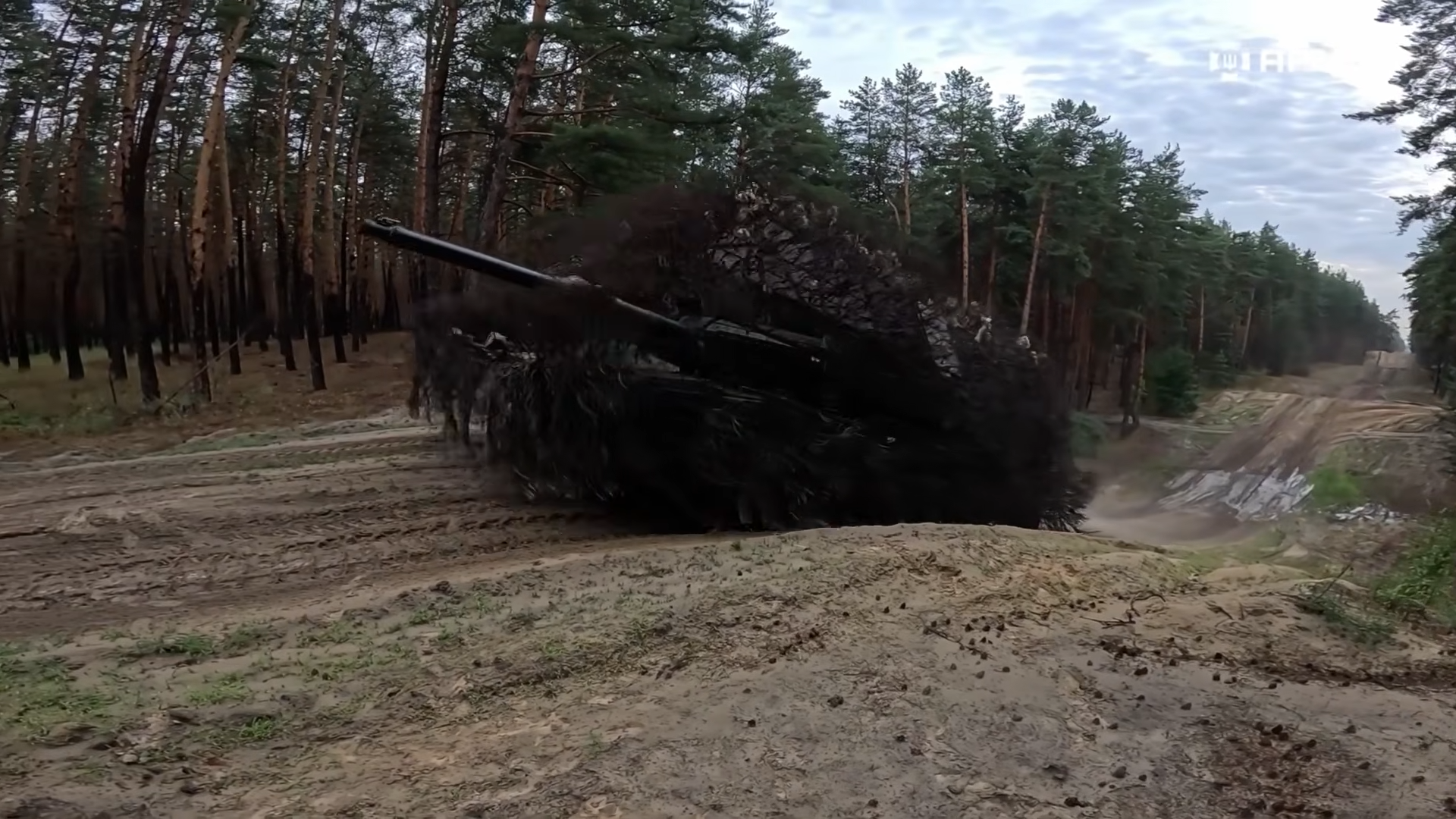 Watch Ukrainian soldiers reveal how they protect America’s M1 Abrams ...