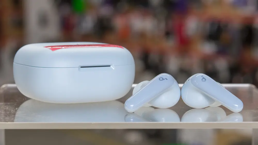 Amazon tiene unos auriculares con IA, cancelación de ruido y traducen ...