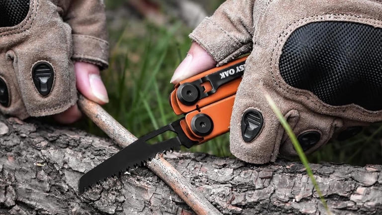 Looks like simple pliers but this multitool has 27 different uses ...