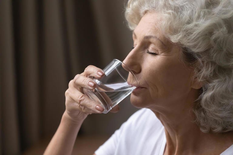 6 overlooked signs of dehydration during the colder months