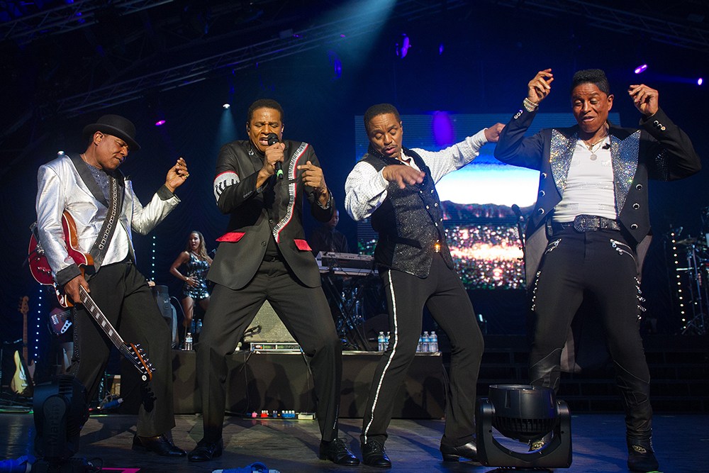 Jackson bros Jackie, Jermaine, Tito and Marlon getting doc treatment
