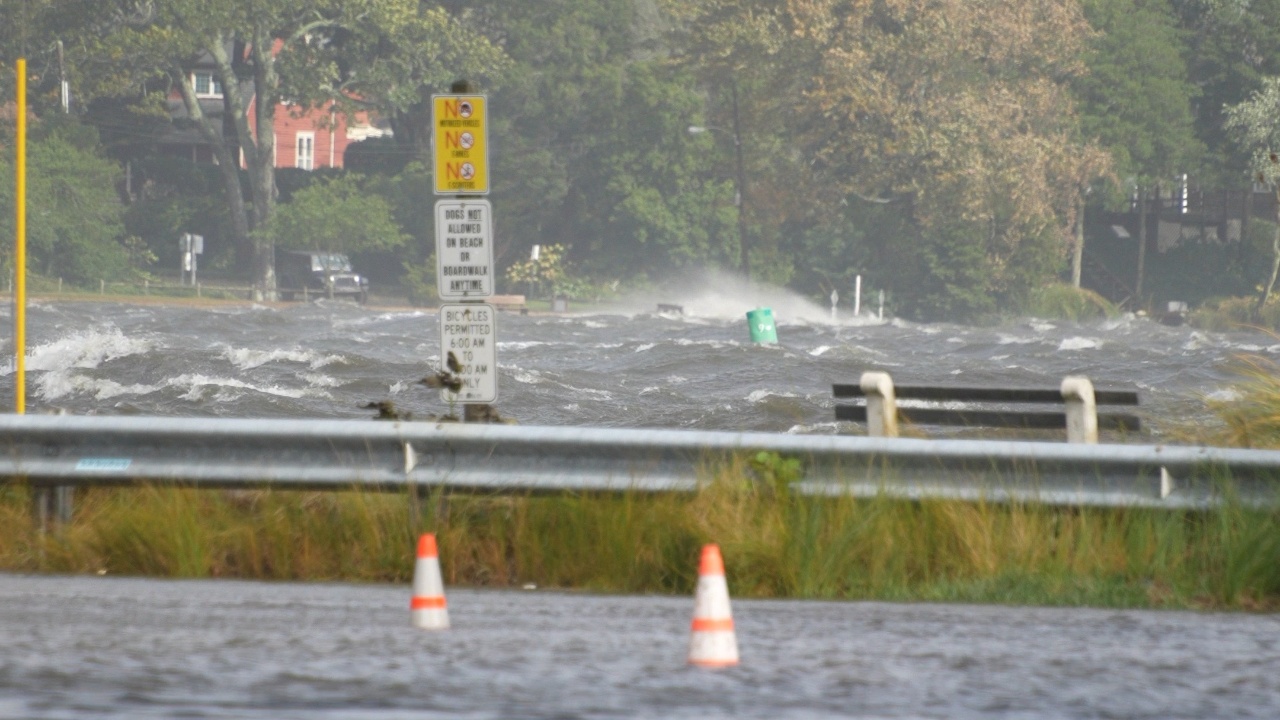 Terrifying nor'easter storm surge floods Ocean Gate neighborhood