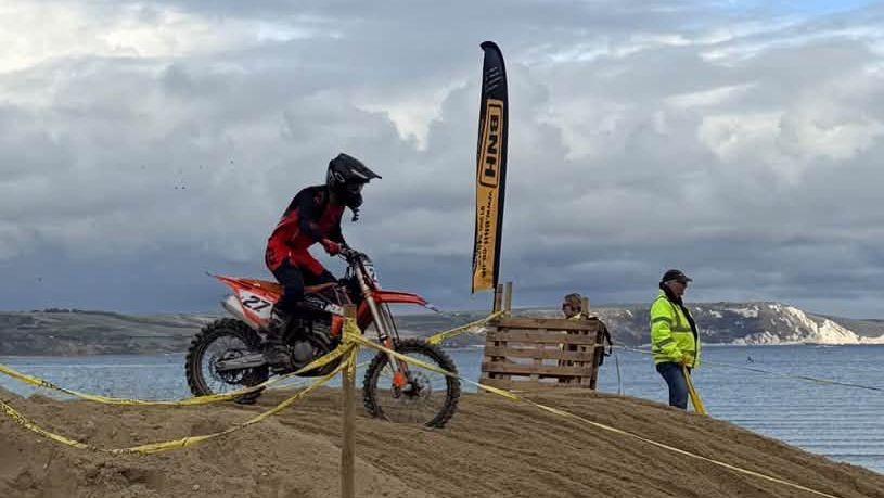 Thousands line promenade for beach motocross