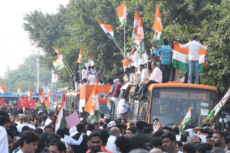 Delhi anti-CEC protest live: Rahul Gandhi heads to SC in bus with INDIA ...