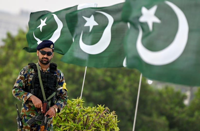 Pakistan pledges full military backing to Saudi Arabia under Mecca pact ...