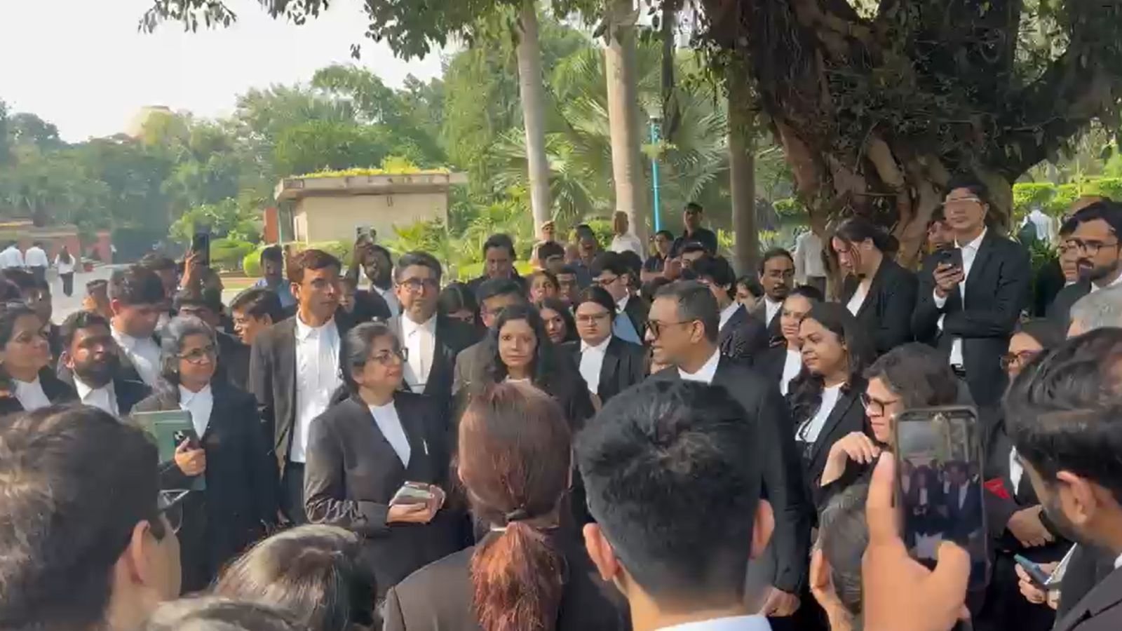 Black ribbons, Constitution reading: Delhi High Court lawyers protest ...