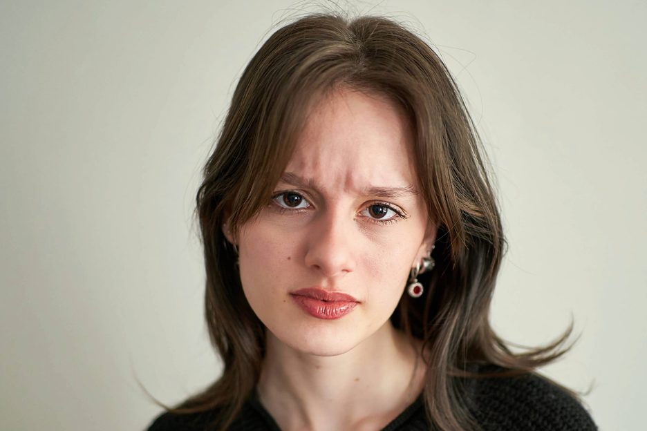 The subtle signs that somebody secretly dislikes you, according to a ...
